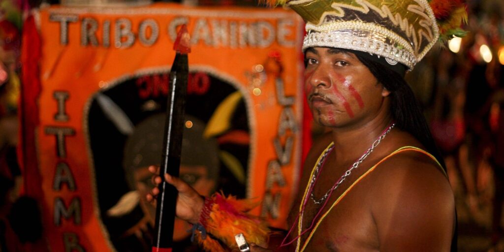 caboclinhos e-indigenas-celebram-tradicao-ancestral-no-recife