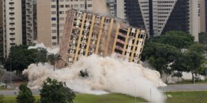 antigo-hotel-de-luxo,-torre-palace-e-implodido-no-centro-de-brasilia